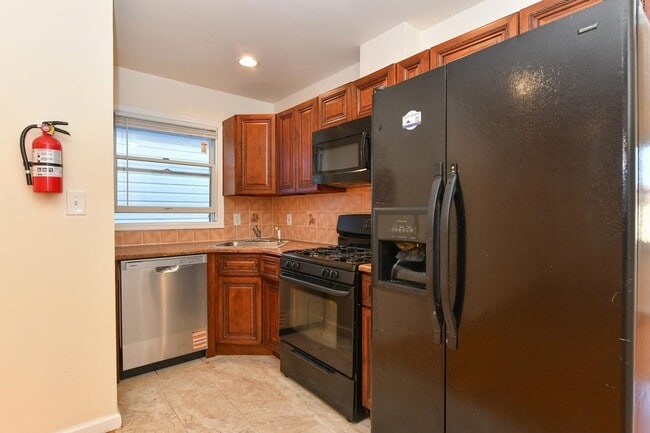 Building Photo - 499 Ocean Ave