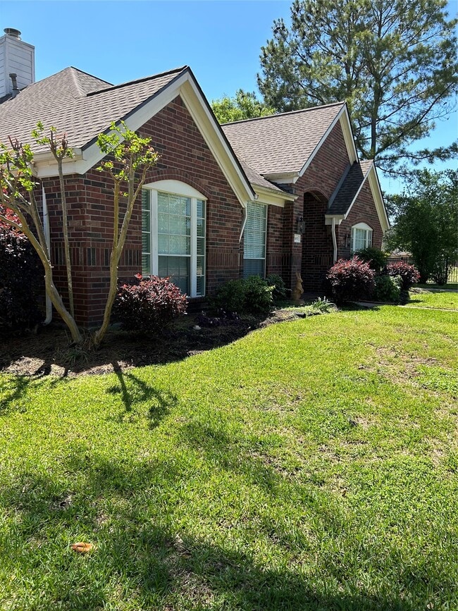 Building Photo - 18419 Autumn Park Dr