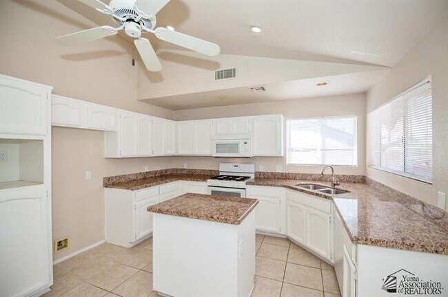 Building Photo - 3582 W 14th Pl