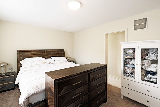 Building Photo - Pet-Friendly Briarwood Duplex - Easy Access to NGIC/DIA/NGA, CHO Airport, & Hollymead Town Center