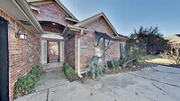 Building Photo - 6808 Sandlewood Dr