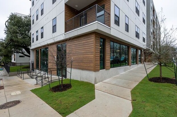 Building Photo - 2500 Longview St