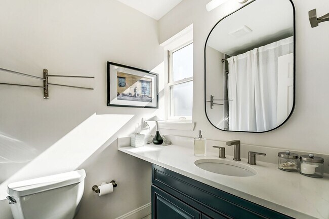 Building Photo - (Coming Soon) Fully Furnished Condo Uptown!!