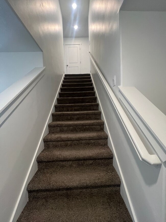 Building Photo - Charming Townhome in Provo, UT