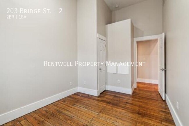 Building Photo - 203 Bridge St