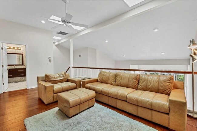 Building Photo - 1711 Starling Dr