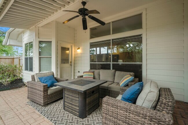 Building Photo - 9631 Bavaria Dr