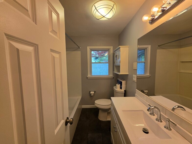 Building Photo - 4509 Wakonda Pky