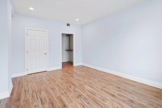 Building Photo - 207 Shearwater Ct W