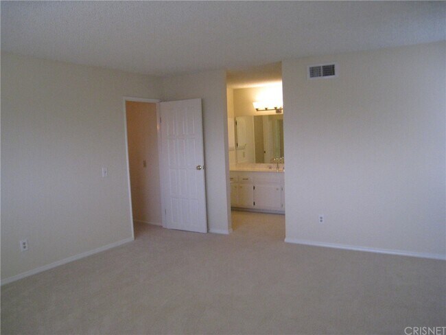 Building Photo - 3218 Tannencrest Dr