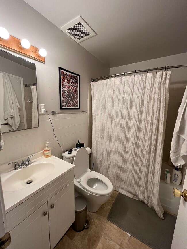 Building Photo - 509 N Bowdoin Pl