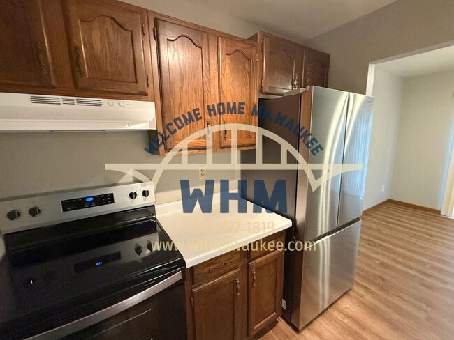 Building Photo - W170S7397 Parkland Dr