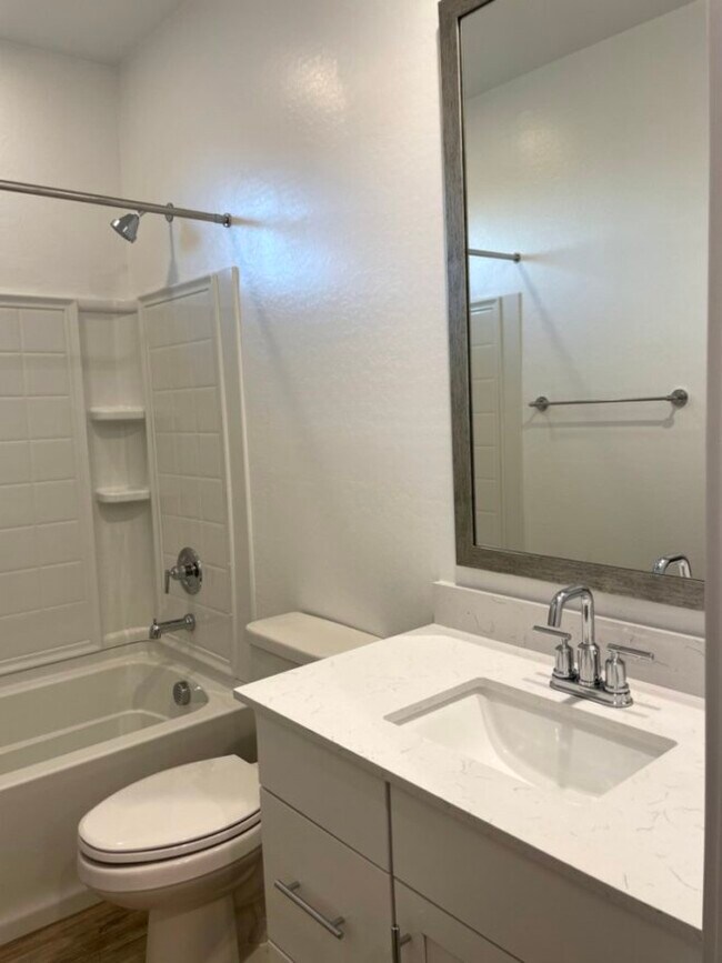 Full size Guest Bathroom - 4100 S Pinelake Way
