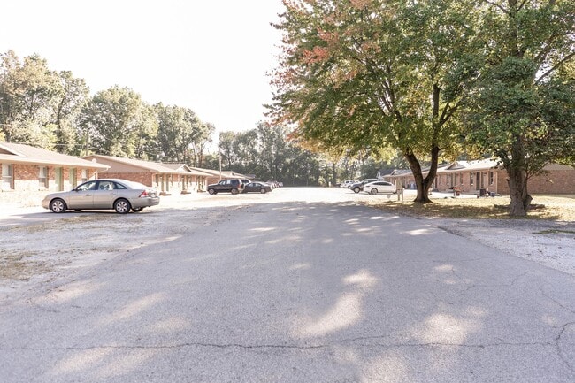 Building Photo - 1212 E Dawn Dr