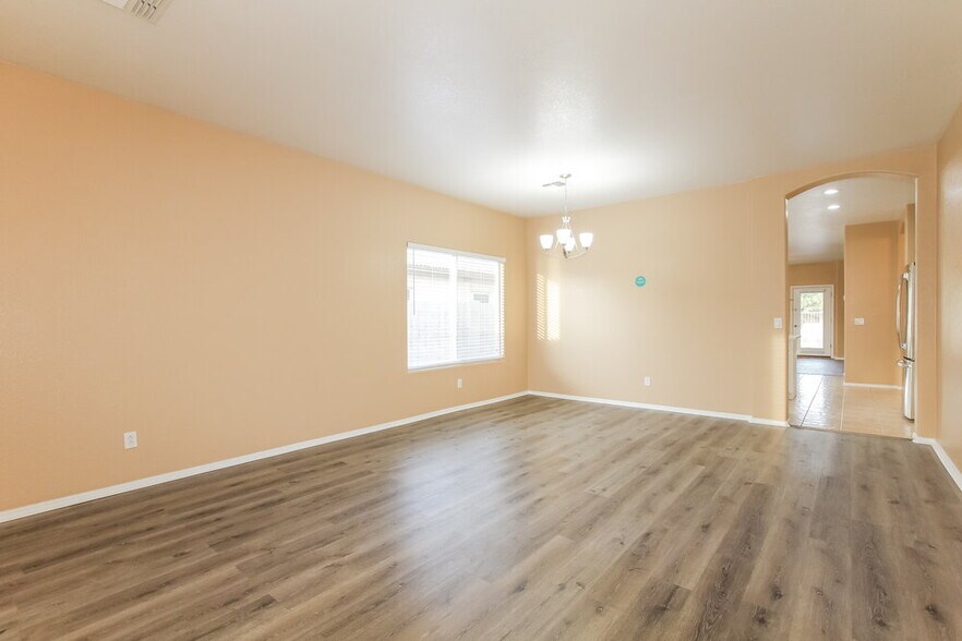 Building Photo - 617 S 123rd Dr