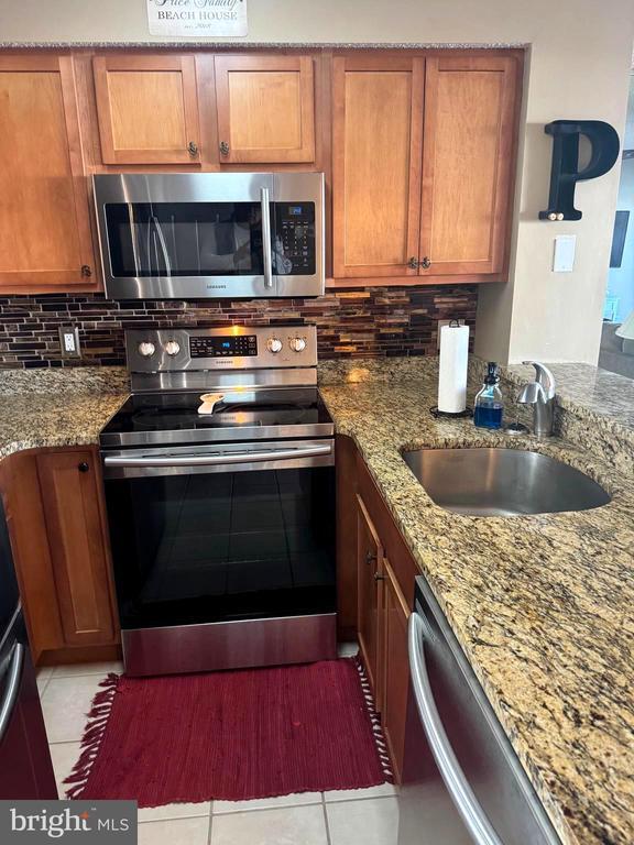 Building Photo - 12301 Jamaica Ave