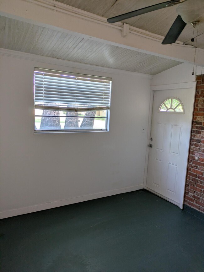 Building Photo - 12101 Colony Ave