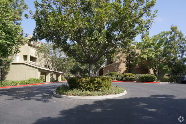 Building Photo - The Palms On Hathaway