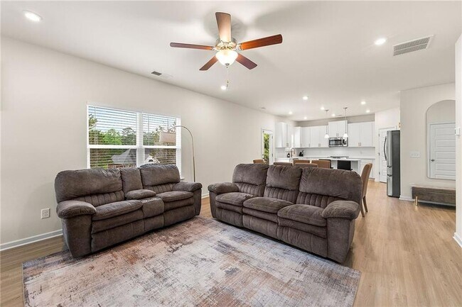 Building Photo - 228 Whitneys Wy