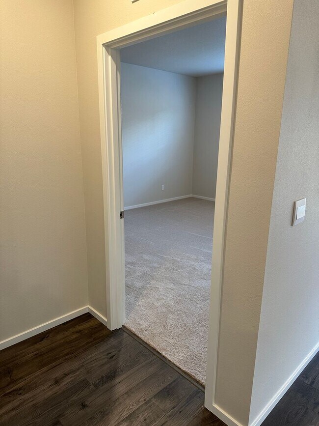 Building Photo - Newer single level 3-bedroom 2 bath house in Springfield!