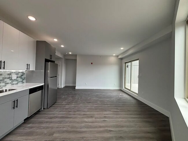 Building Photo - 675 N 41st St