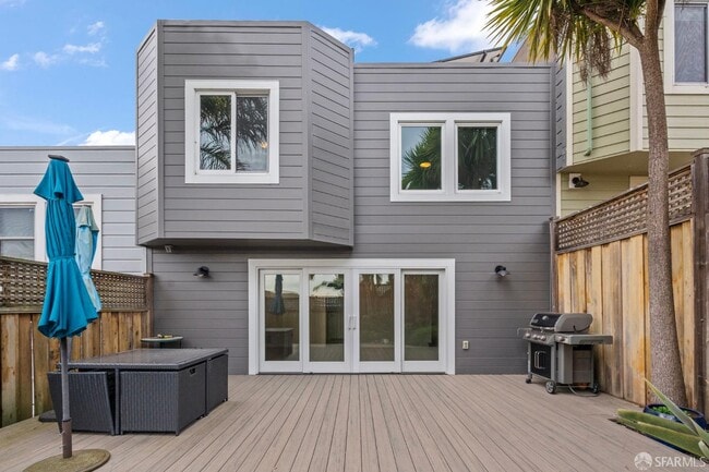 Building Photo - 112 Baden St