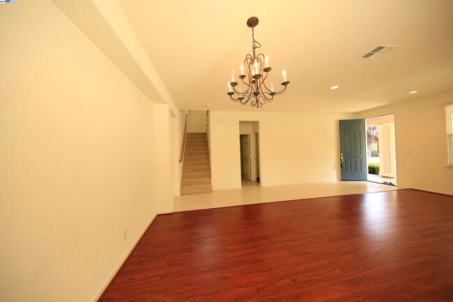 Building Photo - 1516 Whispering Oaks Way