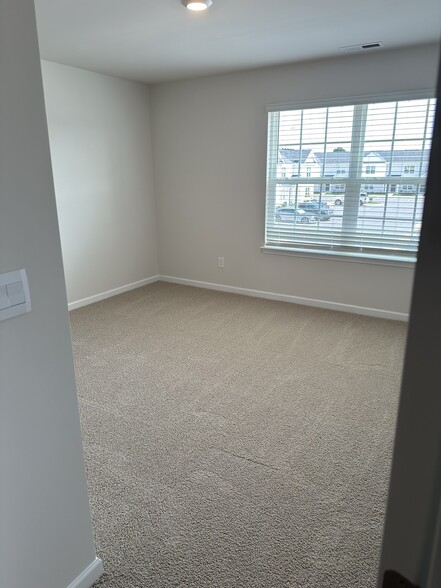 Building Photo - 4101 Laurel Ridge Dr