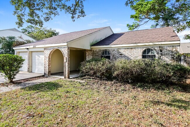 Building Photo - 2703 Wood River Rd