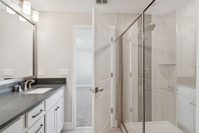 Building Photo - 4921 W Paul Ave