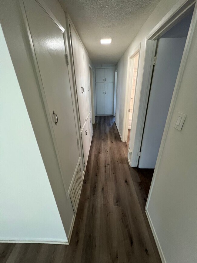 Building Photo - 4 bedroom 2 bath,  fenced yard w/ fruit tr...
