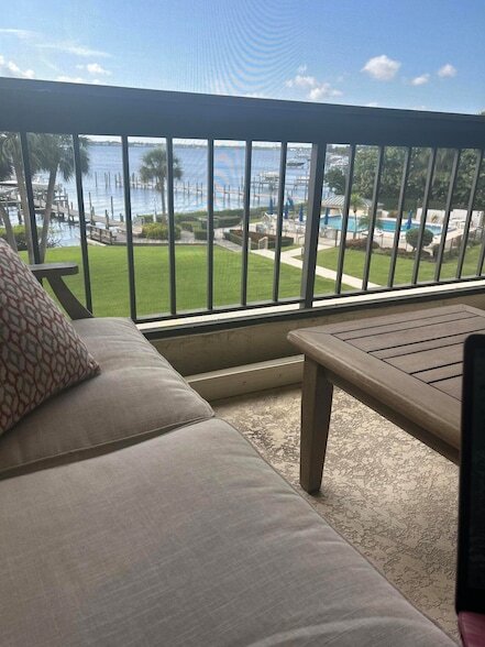 Building Photo - 625 NW North River Dr