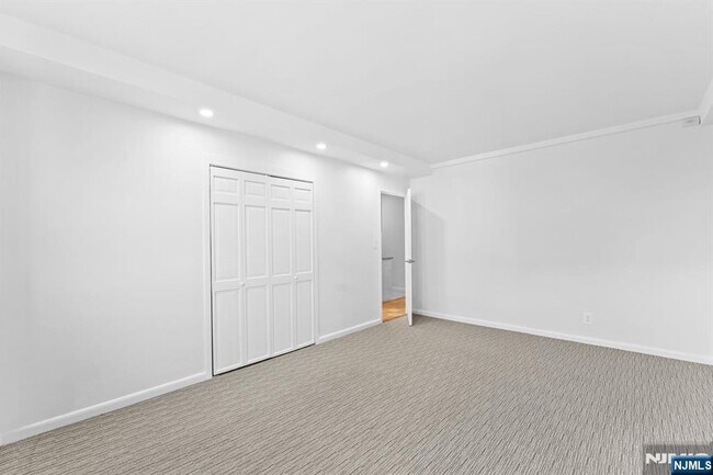 Building Photo - 1450 Palisade Ave