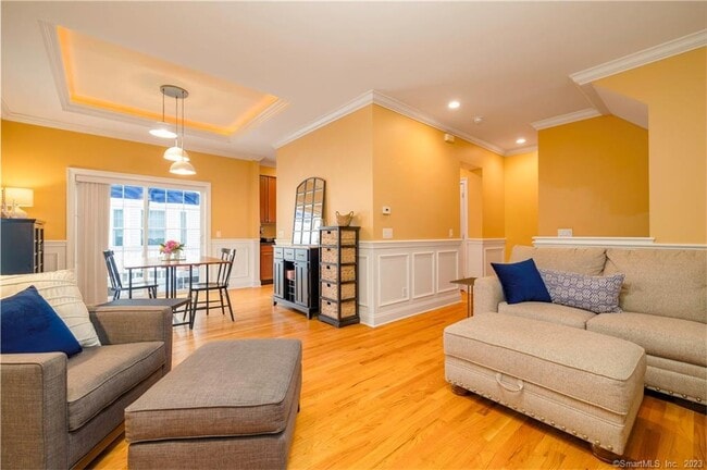 Building Photo - 160 Glenbrook Rd