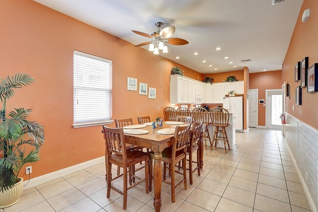 Building Photo - 140 Royal Sands Blvd