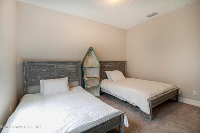 Building Photo - 827 Glenmore Cir