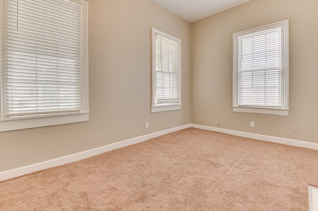 Building Photo - 515 3rd St