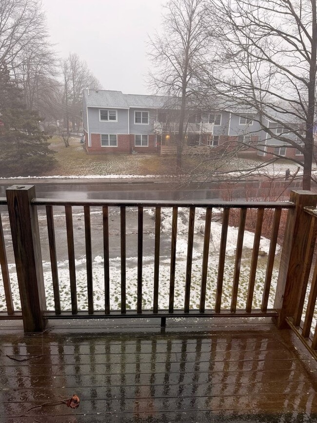 Building Photo - Downtown Kittery, walking distance to the Portsmouth Naval Shipyard!