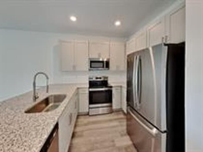 Building Photo - 24501 Zephyr Ct