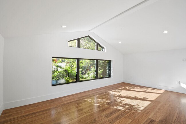 Building Photo - 1105 Stanford Ave