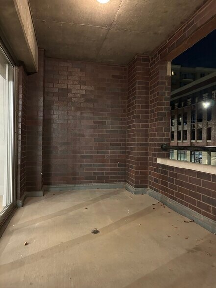 Outside Space - 1000 W Adams St