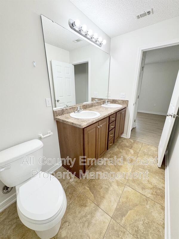 Building Photo - 293 Dahlquist Dr