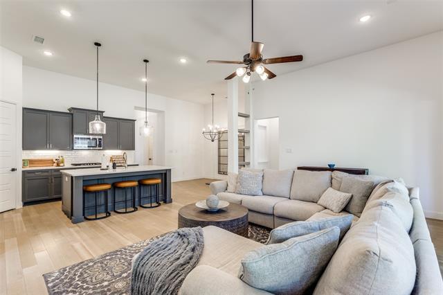 Building Photo - 8221 Legacy Oak Dr