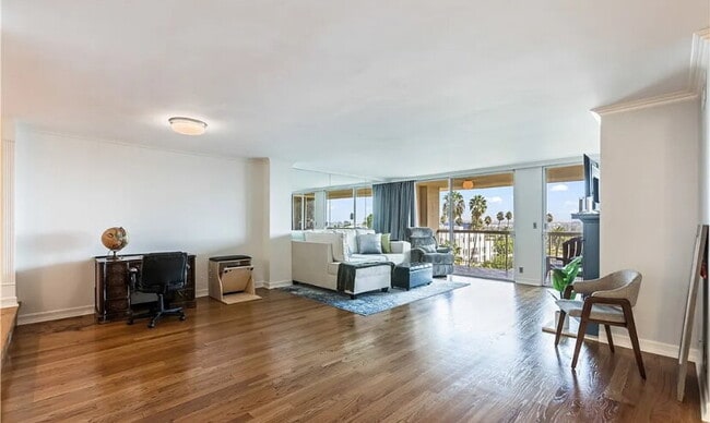 Building Photo - Luxurious Beverly Hills Penthouse Condo wi...
