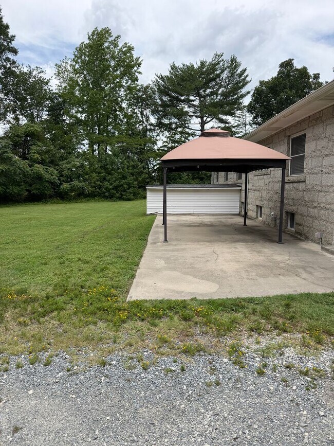 Building Photo - 1048 Shuping Mill Rd