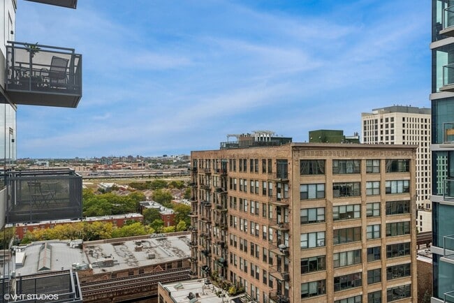Building Photo - 1345 S Wabash Ave