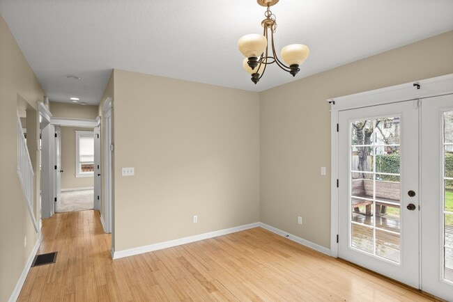 Building Photo - URBAN UPDATED 4 Bedroom/3 Bath CRAFTSMAN S...