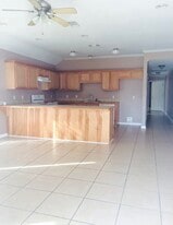 Building Photo - 503 N Holly St