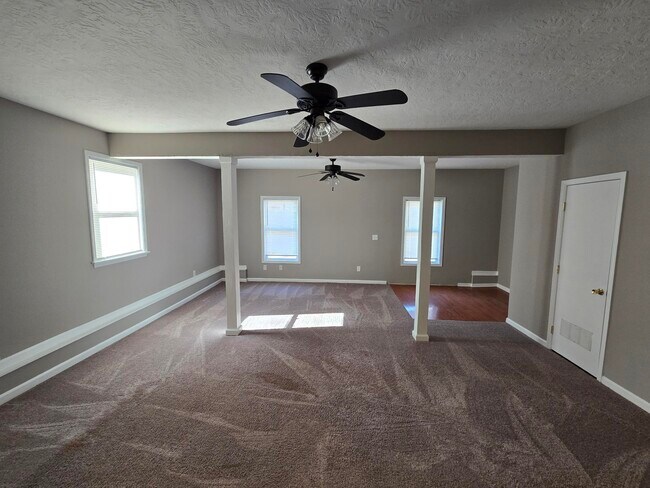 Building Photo - 3844 Creek Ct