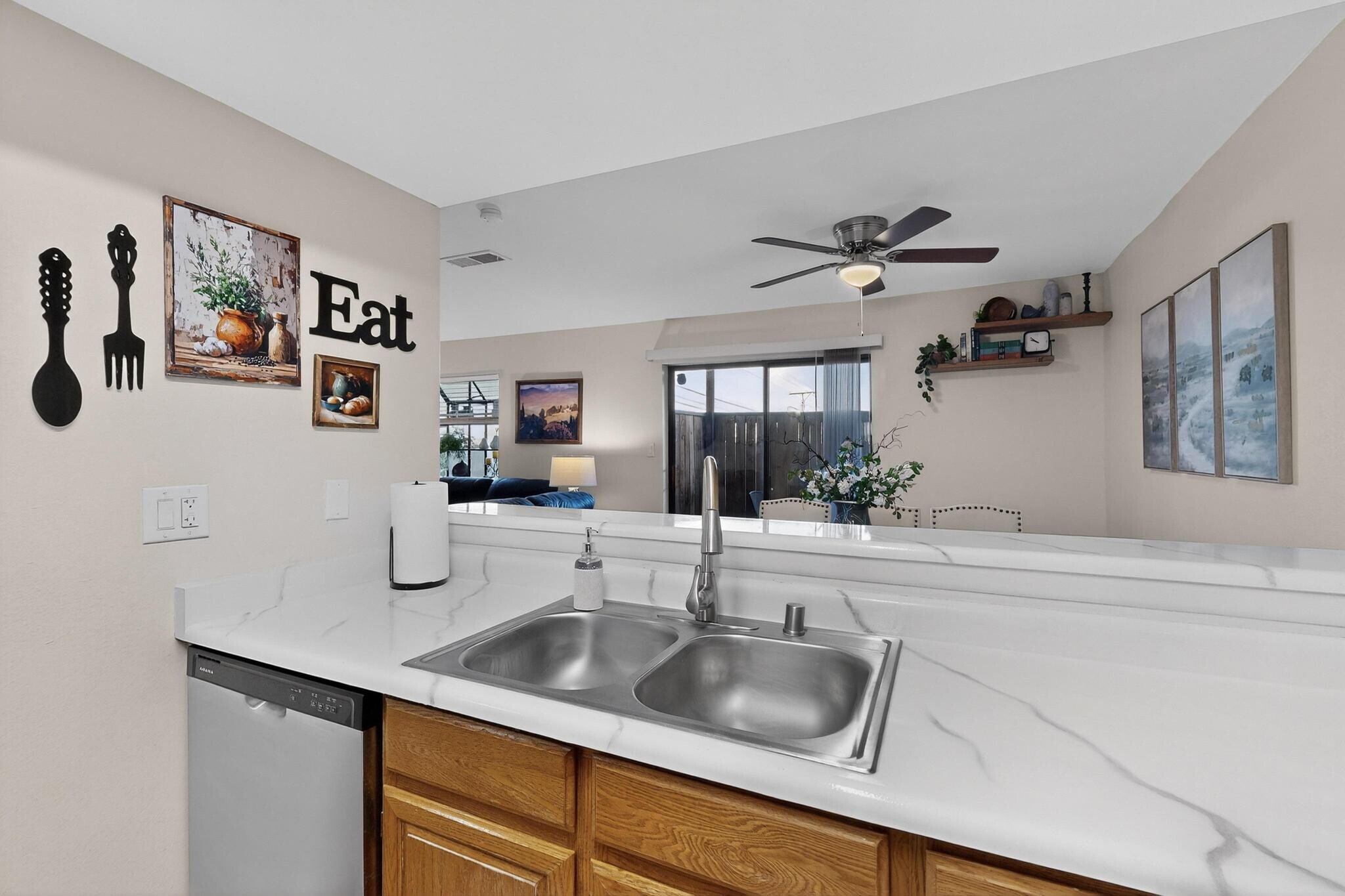Building Photo - 6093 McKinney Dr NE